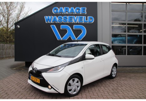 Toyota Aygo 1.0 VVT-i x-play Camera/Navi/Bluetooth/Led